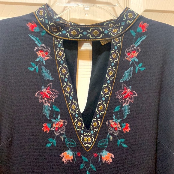 Flying Tomato Floral V-Neck Peasant Bell Sleeve Flowy Tunic Blouse Sz Medium - Picture 4 of 6